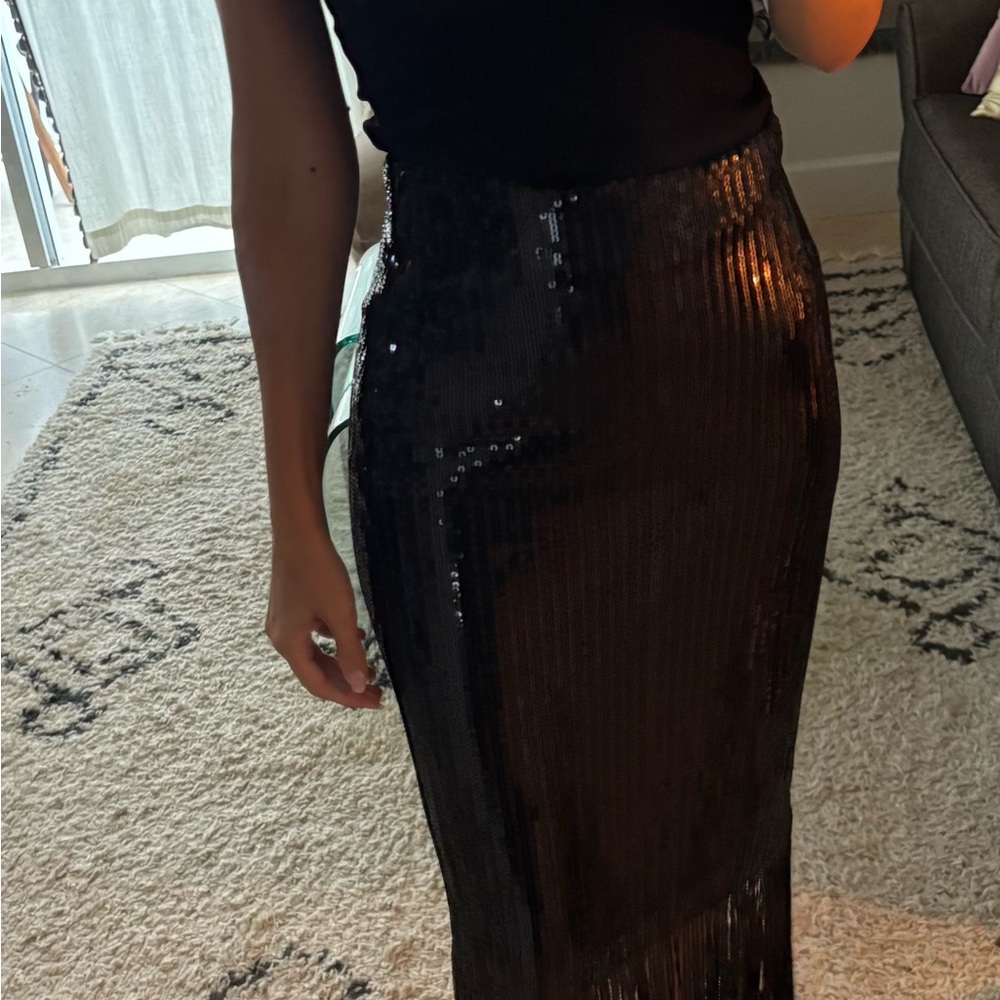 Elegant Black Sequin Skirt - Picture 2 of 3